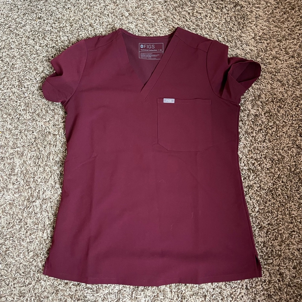 FIGS SCRUBS SET - one top, 2 pants